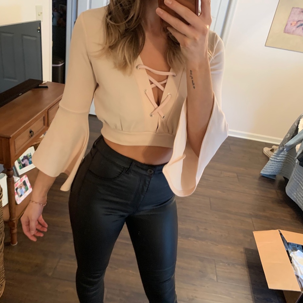 🔥 BOOHOO cropped flare sleeve